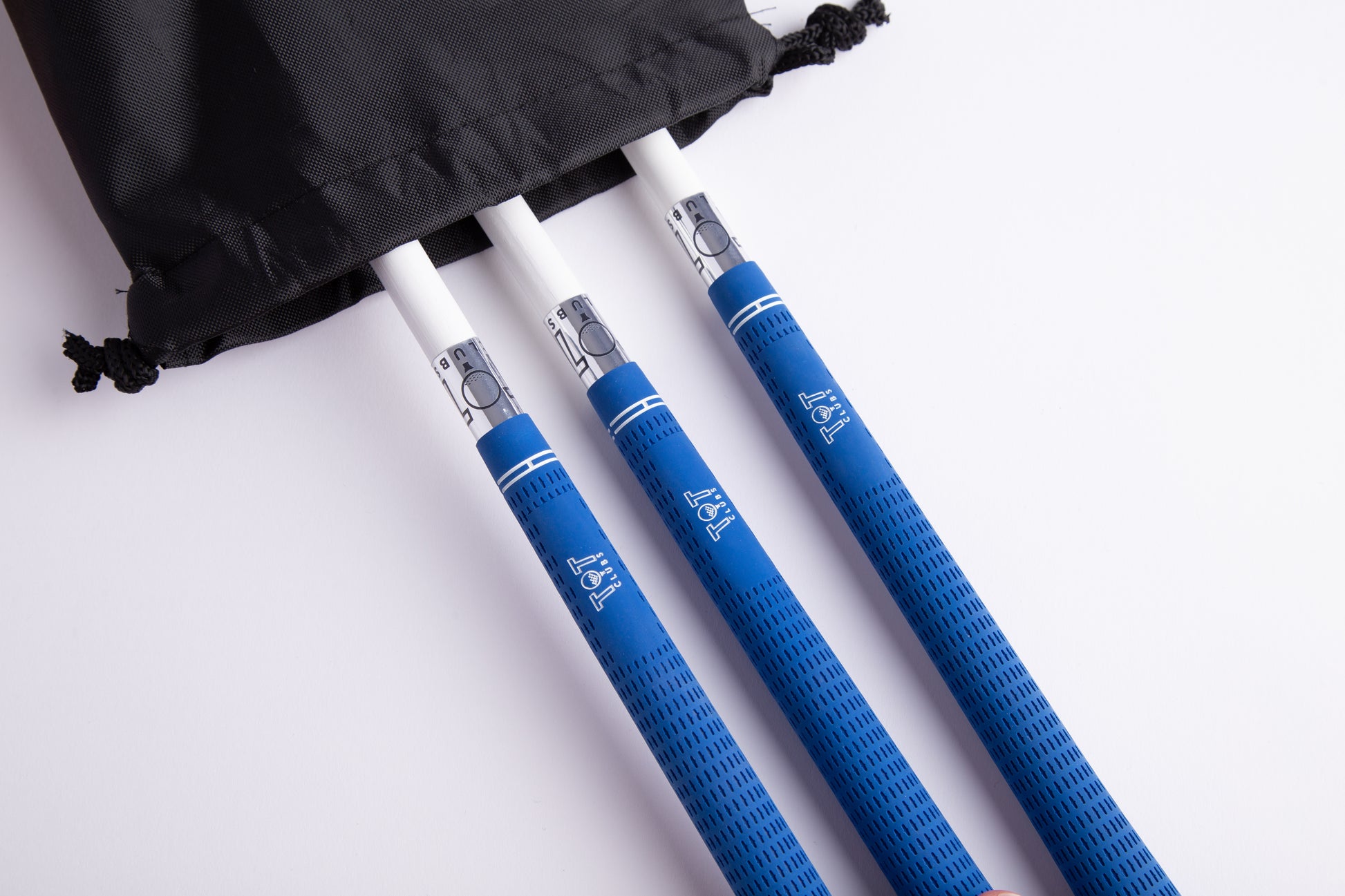 Lightweight kids golf club blue grips