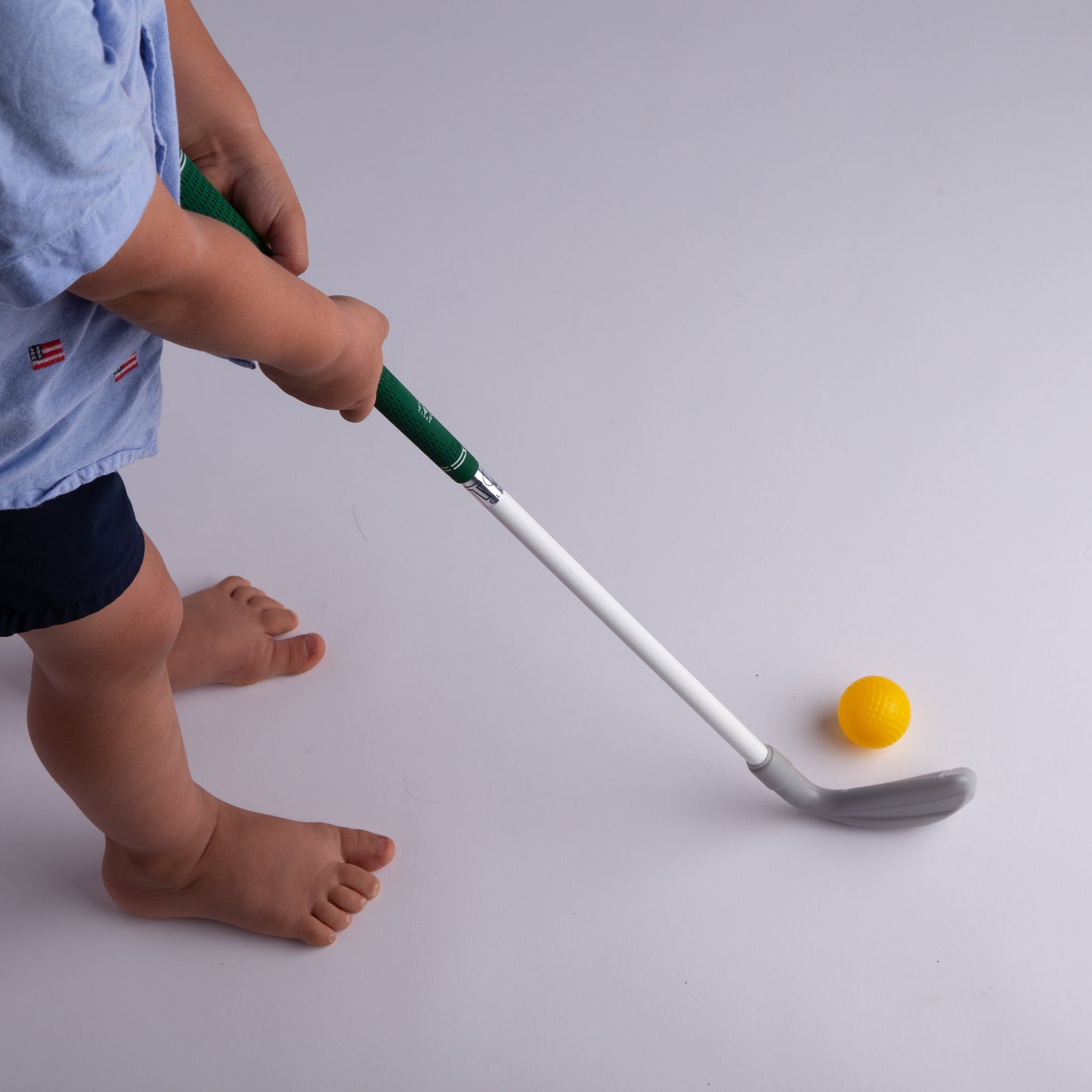 Lightweight toddler golf club set with real green grip