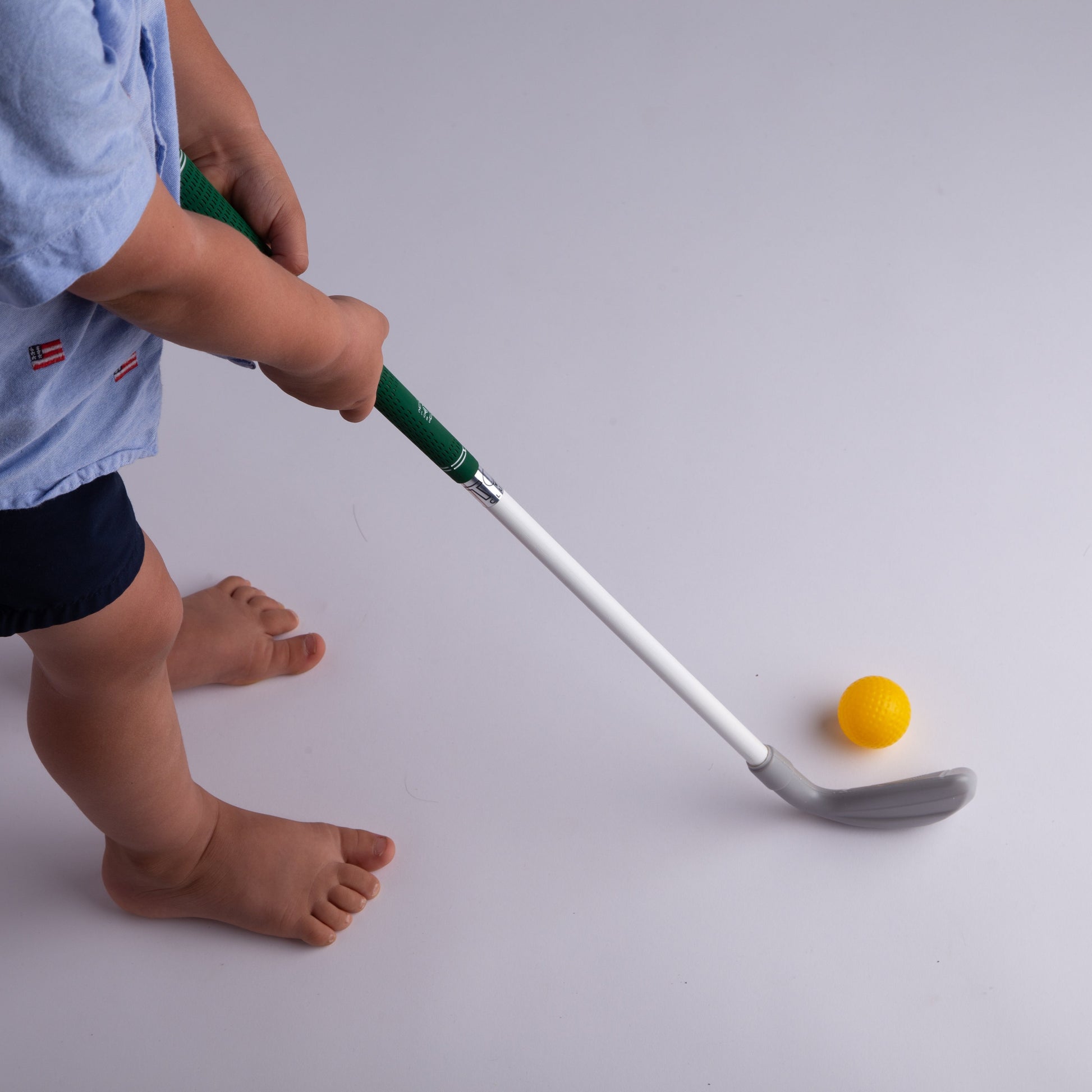 Lightweight toddler golf club set with real green grip