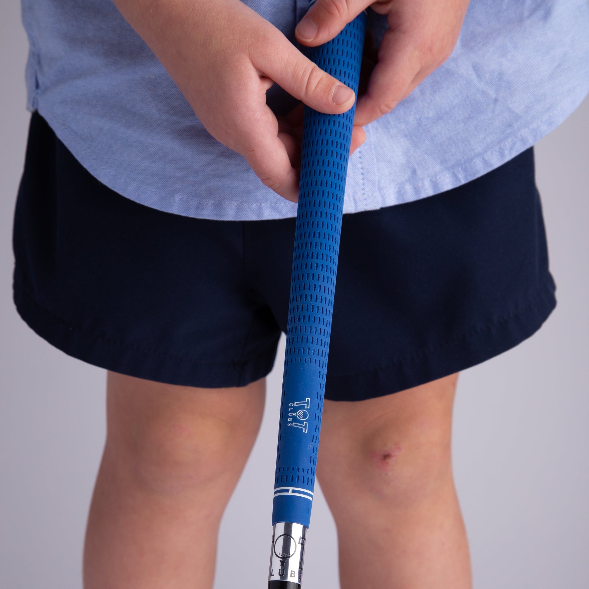 Lightweight toddler golf club with blue grip